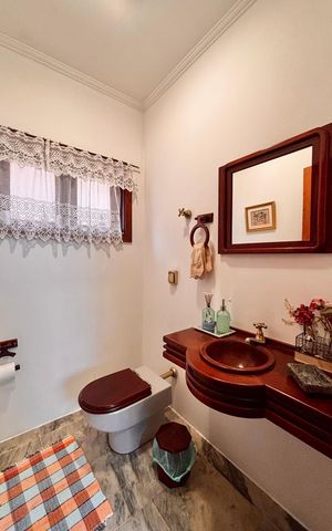 Casa de condomínio à venda com 650m², 4 quartos e 3 vagas Casa de condomínio à venda com 650m², 4 quartos e 3 vagasLavabo