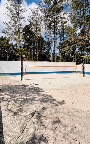 Casa de condomínio à venda com 650m², 4 quartos e 3 vagas Casa de condomínio à venda com 650m², 4 quartos e 3 vagasQuadra Esportiva