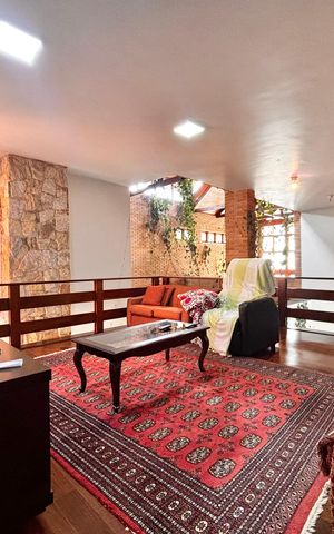 Casa de condomínio à venda com 650m², 4 quartos e 3 vagas Casa de condomínio à venda com 650m², 4 quartos e 3 vagasSala