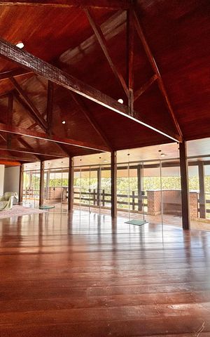 Casa de condomínio à venda com 650m², 4 quartos e 3 vagas Casa de condomínio à venda com 650m², 4 quartos e 3 vagasSalão de Festas