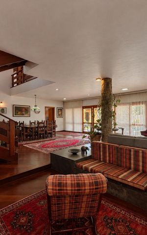 Casa de condomínio à venda com 650m², 4 quartos e 3 vagas Casa de condomínio à venda com 650m², 4 quartos e 3 vagasSala