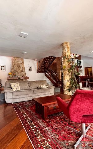 Casa de condomínio à venda com 650m², 4 quartos e 3 vagas Casa de condomínio à venda com 650m², 4 quartos e 3 vagasSala