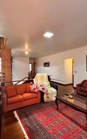 Casa de condomínio à venda com 650m², 4 quartos e 3 vagas Casa de condomínio à venda com 650m², 4 quartos e 3 vagasSala