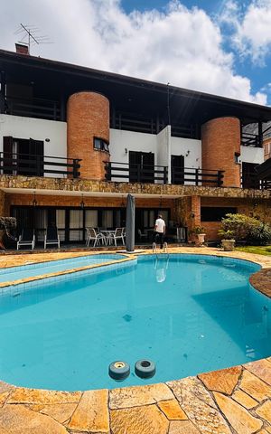 Casa de condomínio à venda com 650m², 4 quartos e 3 vagas Casa de condomínio à venda com 650m², 4 quartos e 3 vagasPiscina