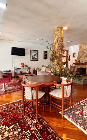 Casa de condomínio à venda com 650m², 4 quartos e 3 vagas Casa de condomínio à venda com 650m², 4 quartos e 3 vagasSala