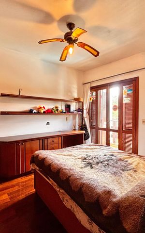 Casa de condomínio à venda com 650m², 4 quartos e 3 vagas Casa de condomínio à venda com 650m², 4 quartos e 3 vagasQuarto 2