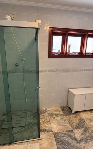 Casa de condomínio à venda com 650m², 4 quartos e 3 vagas Casa de condomínio à venda com 650m², 4 quartos e 3 vagasBanheiro salão