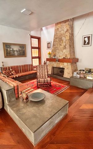 Casa de condomínio à venda com 650m², 4 quartos e 3 vagas Casa de condomínio à venda com 650m², 4 quartos e 3 vagasSala