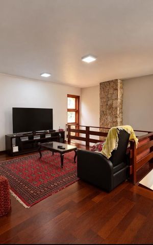 Casa de condomínio à venda com 650m², 4 quartos e 3 vagas Casa de condomínio à venda com 650m², 4 quartos e 3 vagasSala