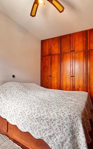 Casa de condomínio à venda com 650m², 4 quartos e 3 vagas Casa de condomínio à venda com 650m², 4 quartos e 3 vagasQuarto 1