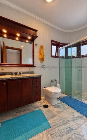 Casa de condomínio à venda com 650m², 4 quartos e 3 vagas Casa de condomínio à venda com 650m², 4 quartos e 3 vagasBanheiro suíte 2
