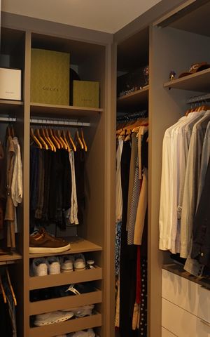 Casa de condomínio para alugar com 460m², 4 quartos e 4 vagasCloset da suíte 4