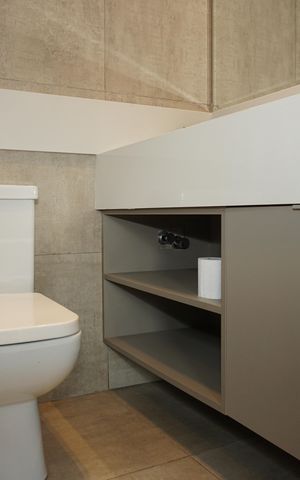 Casa de condomínio para alugar com 460m², 4 quartos e 4 vagasBanheiro da Suíte 2
