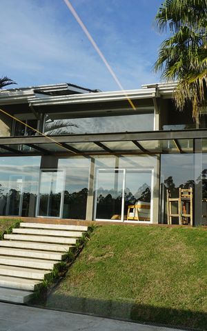Casa de condomínio para alugar com 460m², 4 quartos e 4 vagasFachada