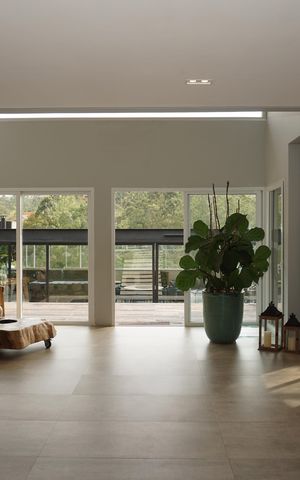 Casa de condomínio para alugar com 460m², 4 quartos e 4 vagasSala