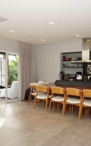 Casa de condomínio para alugar com 460m², 4 quartos e 4 vagasSala