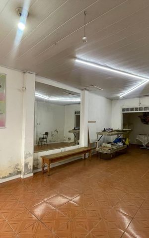 Casa para alugar com 241m², 4 quartos e sem vaga