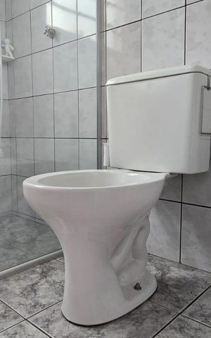 Casa para alugar com 65m², 2 quartos e 1 vaga Casa para alugar com 65m², 2 quartos e 1 vagaBanheiro Social