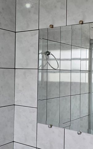 Casa para alugar com 65m², 2 quartos e 1 vaga Casa para alugar com 65m², 2 quartos e 1 vagaBanheiro Social