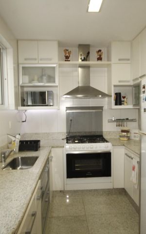 Apartamento à venda com 170m², 4 quartos e 2 vagascozinha