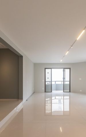 Apartamento à venda com 274m², 5 quartos e 4 vagas Apartamento à venda com 274m², 5 quartos e 4 vagasSala