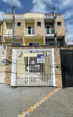 Casa à venda com 150m², 3 quartos e 2 vagas Casa à venda com 150m², 3 quartos e 2 vagasFachada + Placa