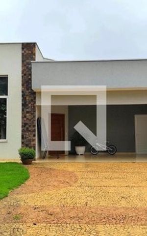 Casa à venda com 176m², 3 quartos e 4 vagas Casa à venda com 176m², 3 quartos e 4 vagasFachada