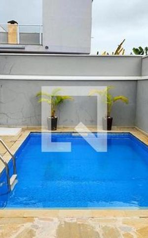 Casa à venda com 176m², 3 quartos e 4 vagas Casa à venda com 176m², 3 quartos e 4 vagasÁrea externa