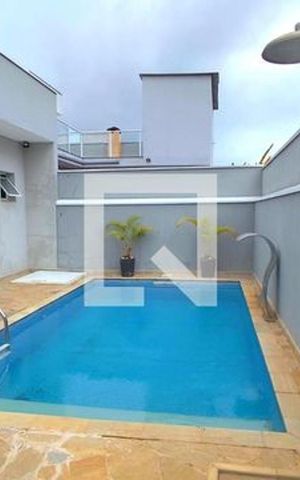 Casa à venda com 176m², 3 quartos e 4 vagas Casa à venda com 176m², 3 quartos e 4 vagasÁrea externa