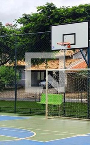 Casa à venda com 176m², 3 quartos e 4 vagas Casa à venda com 176m², 3 quartos e 4 vagasÁrea externa