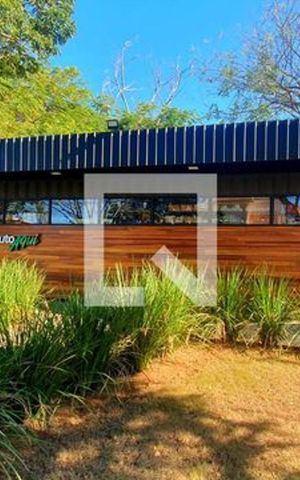 Casa à venda com 176m², 3 quartos e 4 vagas Casa à venda com 176m², 3 quartos e 4 vagasÁrea externa