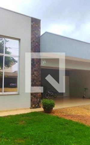 Casa à venda com 176m², 3 quartos e 4 vagas Casa à venda com 176m², 3 quartos e 4 vagasFachada