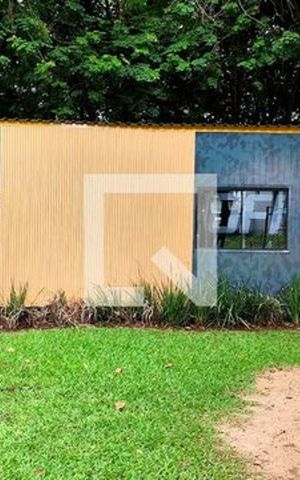 Casa à venda com 176m², 3 quartos e 4 vagas Casa à venda com 176m², 3 quartos e 4 vagasÁrea externa