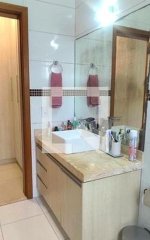 Casa à venda com 176m², 3 quartos e 4 vagas Casa à venda com 176m², 3 quartos e 4 vagasBanheiro 1