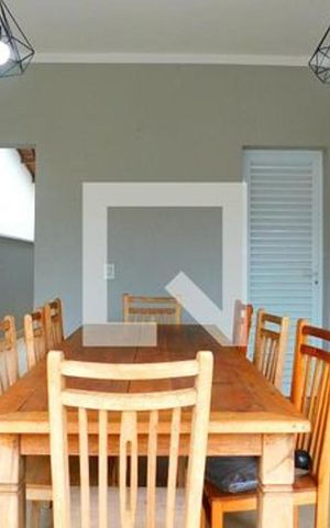 Casa à venda com 176m², 3 quartos e 4 vagas Casa à venda com 176m², 3 quartos e 4 vagasÁrea externa
