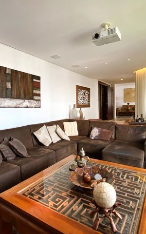 Apartamento à venda com 320m², 4 quartos e 3 vagas Apartamento à venda com 320m², 4 quartos e 3 vagasSala de TV