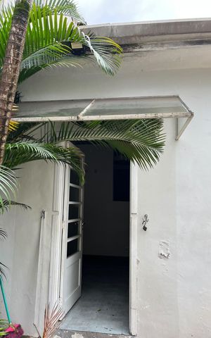 Casa para alugar com 150m², 1 quarto e 1 vaga Casa para alugar com 150m², 1 quarto e 1 vagaFachada