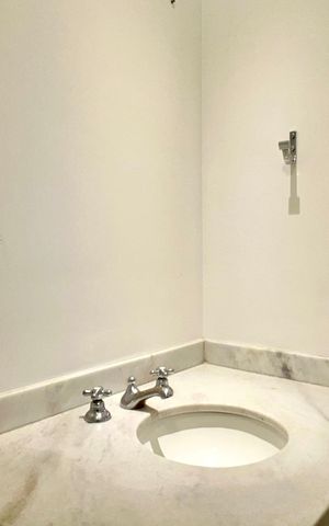 Apartamento à venda com 89m², 2 quartos e 2 vagas Apartamento à venda com 89m², 2 quartos e 2 vagasBanheiro da Suíte