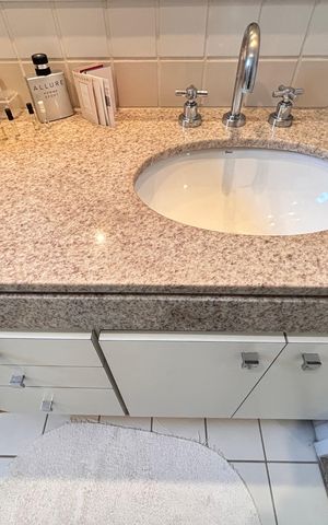 Apartamento à venda com 74m², 2 quartos e 2 vagas Apartamento à venda com 74m², 2 quartos e 2 vagasBanheiro