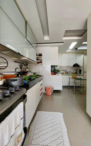 Apartamento à venda com 195m², 4 quartos e 3 vagasCozinha