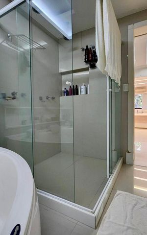 Apartamento à venda com 195m², 4 quartos e 3 vagasBanheiro