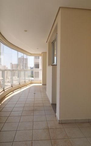 Apartamento para alugar com 130m², 3 quartos e 2 vagasVaranda