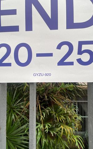 Casa à venda com 300m², 3 quartos e 3 vagas Casa à venda com 300m², 3 quartos e 3 vagasID