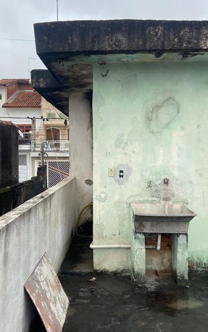 Casa à venda com 300m², 3 quartos e 3 vagas Casa à venda com 300m², 3 quartos e 3 vagasVaranda