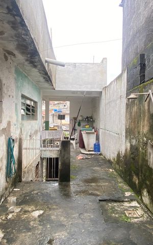 Casa à venda com 300m², 3 quartos e 3 vagas Casa à venda com 300m², 3 quartos e 3 vagasÁrea externa