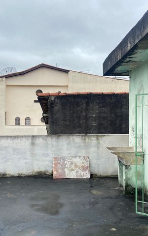 Casa à venda com 300m², 3 quartos e 3 vagas Casa à venda com 300m², 3 quartos e 3 vagasVaranda