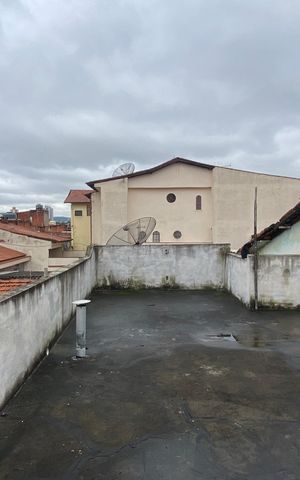 Casa à venda com 300m², 3 quartos e 3 vagas Casa à venda com 300m², 3 quartos e 3 vagasVaranda