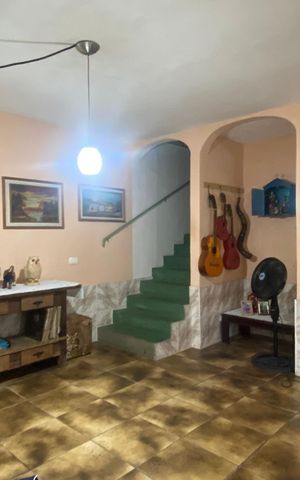 Casa à venda com 300m², 3 quartos e 3 vagas Casa à venda com 300m², 3 quartos e 3 vagasSala