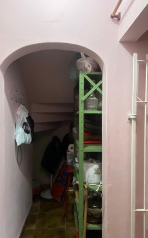 Casa à venda com 300m², 3 quartos e 3 vagas Casa à venda com 300m², 3 quartos e 3 vagasDispensa e hall
