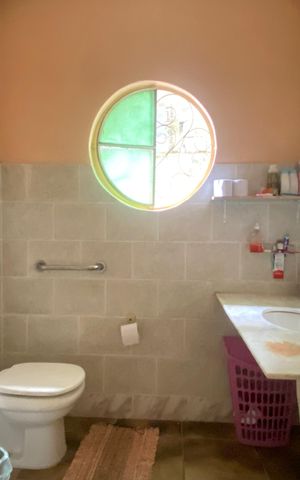 Casa à venda com 300m², 3 quartos e 3 vagas Casa à venda com 300m², 3 quartos e 3 vagasBanheiro 1
